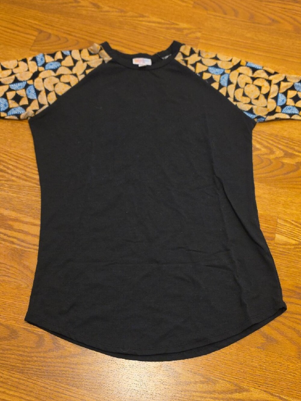 2 LuLaRoe Tops Like New